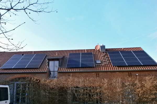 Solarmodule auf Scheunendach